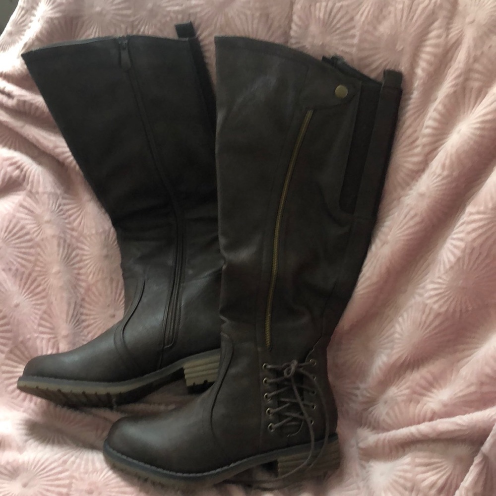 DreamPairs, Brown faux leather boots with rubber style souls, 1.5” heal sz 5.5